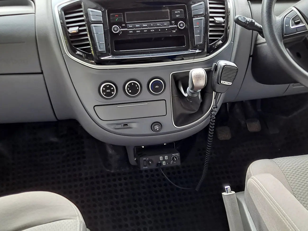 EuroPro 100W Dash/Remote Mount Siren with Microphone and Min 90dBA Volume Control