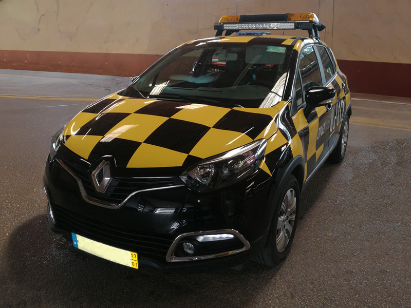 airside vehicle with lightbar and bar light