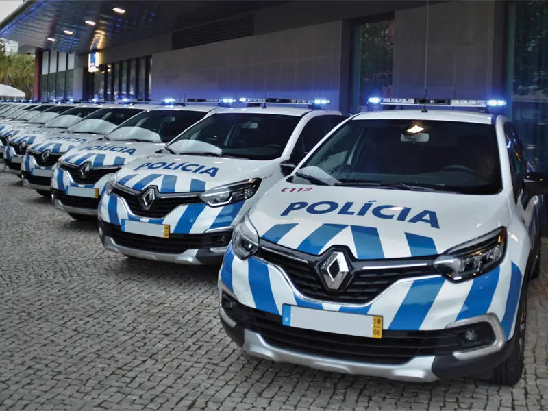 Police fleet with blue Xpert SL Lightbars and speaker