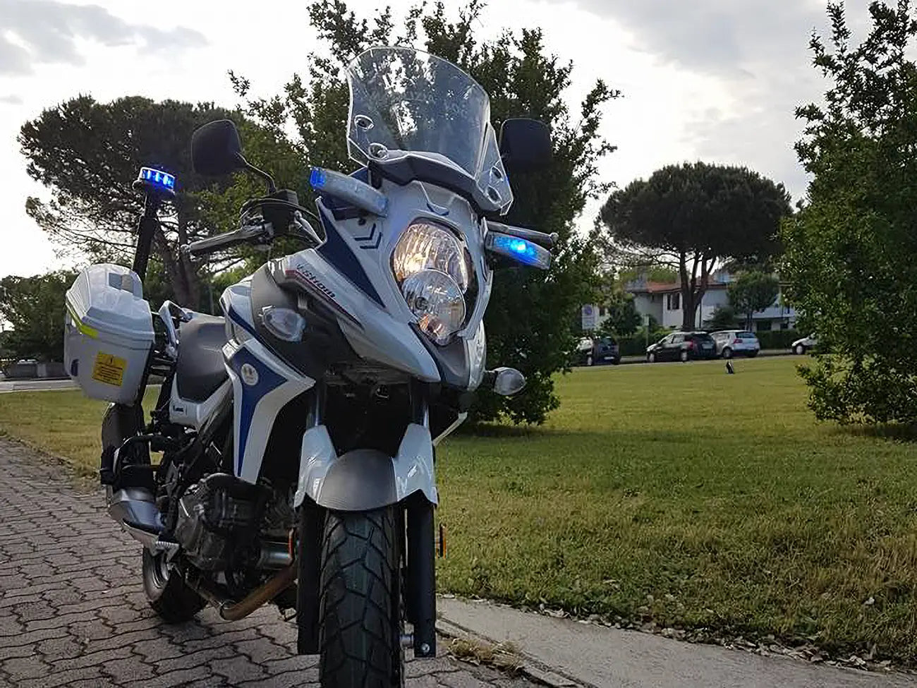 Wide Angle 8 LED Warning Light