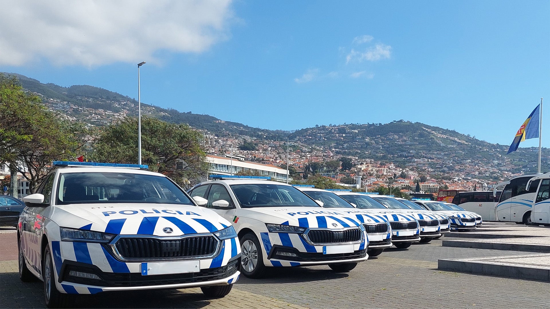 Policia fleet with Xpert SL Lightbar 
